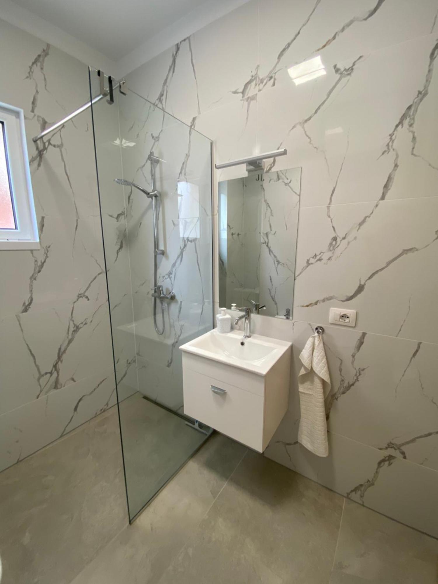 Sunny Apartament Saranda 2 エクステリア 写真
